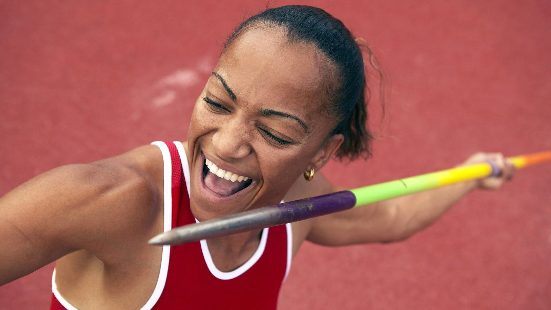 足球青年联赛引入防摔装备保障安全，青年足球队